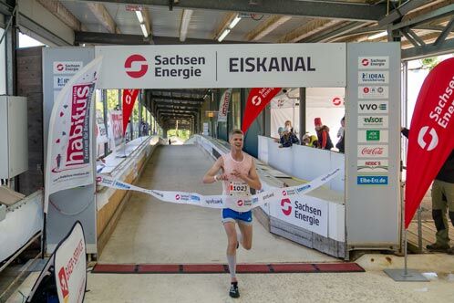 Peter Frohnwiesner beim Zieleinlauf beim BobRun Altenberg