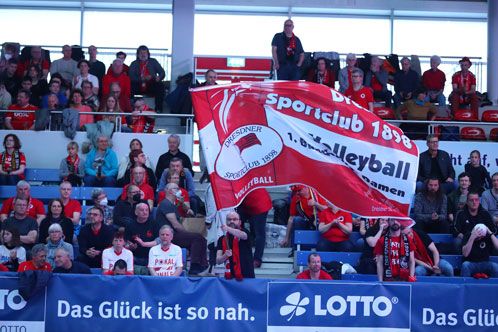 Zuschauerränge in der Sporthalle