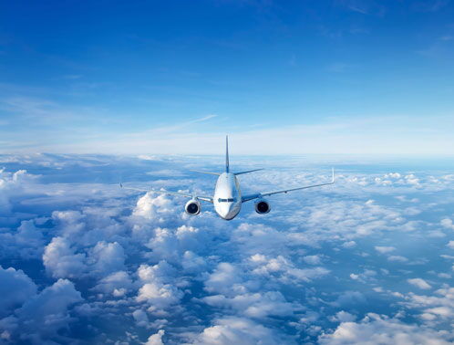 Flugzeug in den Wolken