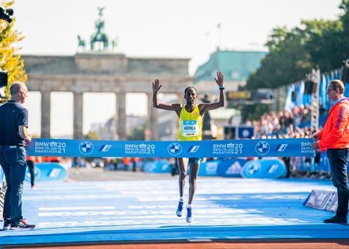 Guye Adola beim Zieleinlauf
