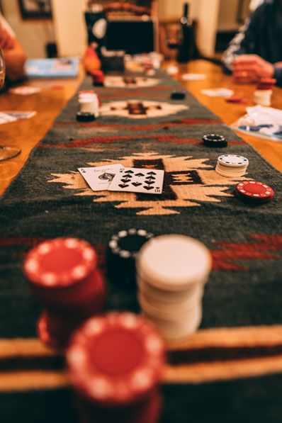 Blackjack-Tisch mit Spielchips