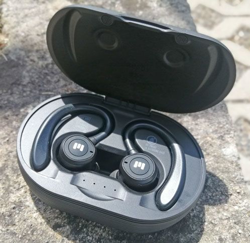 Bluetooth-Sportkopfhörer „MiiBUDS ACTION II“ von Miiiego in schwarzer Box