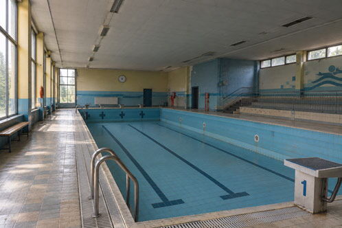 Triste, sanierungsbedürftige Schwimmhalle