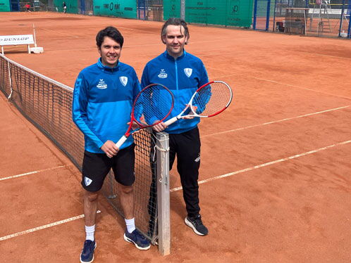 Zwei Tennisspieler vom SV Dresden Mitte auf dem Sandplatz
