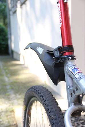 Plastikschutzblech Dashblade am Hinterreifen es Mountainbikes