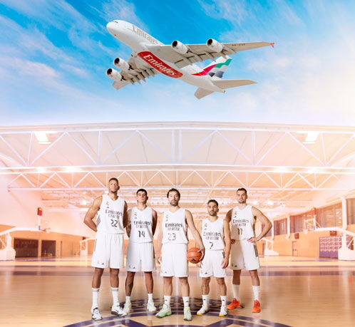 Basketballmannschaft über die eine Flugzeug fliegt