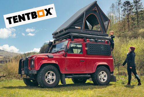 Das Dachzelt TentBox Cargo in schwarz auf einem roten Geländewagen
