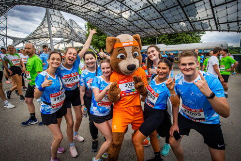 Gruppe von Teilnehmern bei einem Firmenlauf