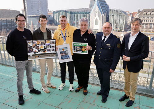 Felix Straub mit fünf Gratulanten