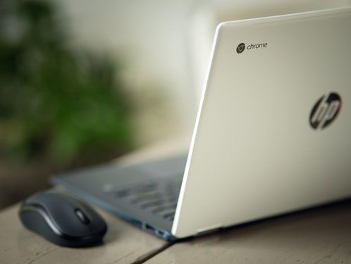 Notebook von hinten fotografiert