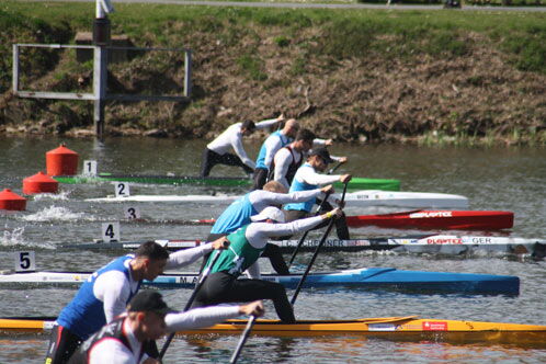 Rennszene beim Kanusport