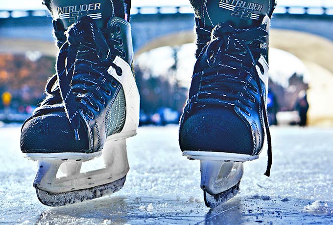 Eishockeyschlittschuhe